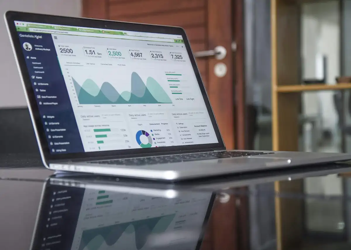 Operations dashboard for live field service dispatch and job reports